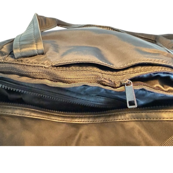 Lululemon athletica Out of Range Duffle Bag- Tons of Pockets & Compartments! - Picture 11 of 16
